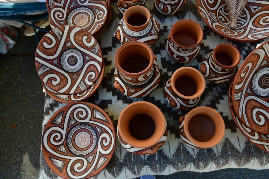 Ceramică inspirată din cultura Cucuteni