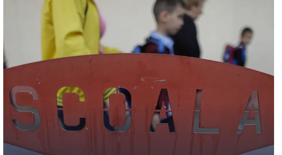 Inspectoratul Școlar Cluj le cere școlilor să trimită câte o clasă la slujba de la catedrală, în prima zi de școală. Explicațiile inspectorului de religie